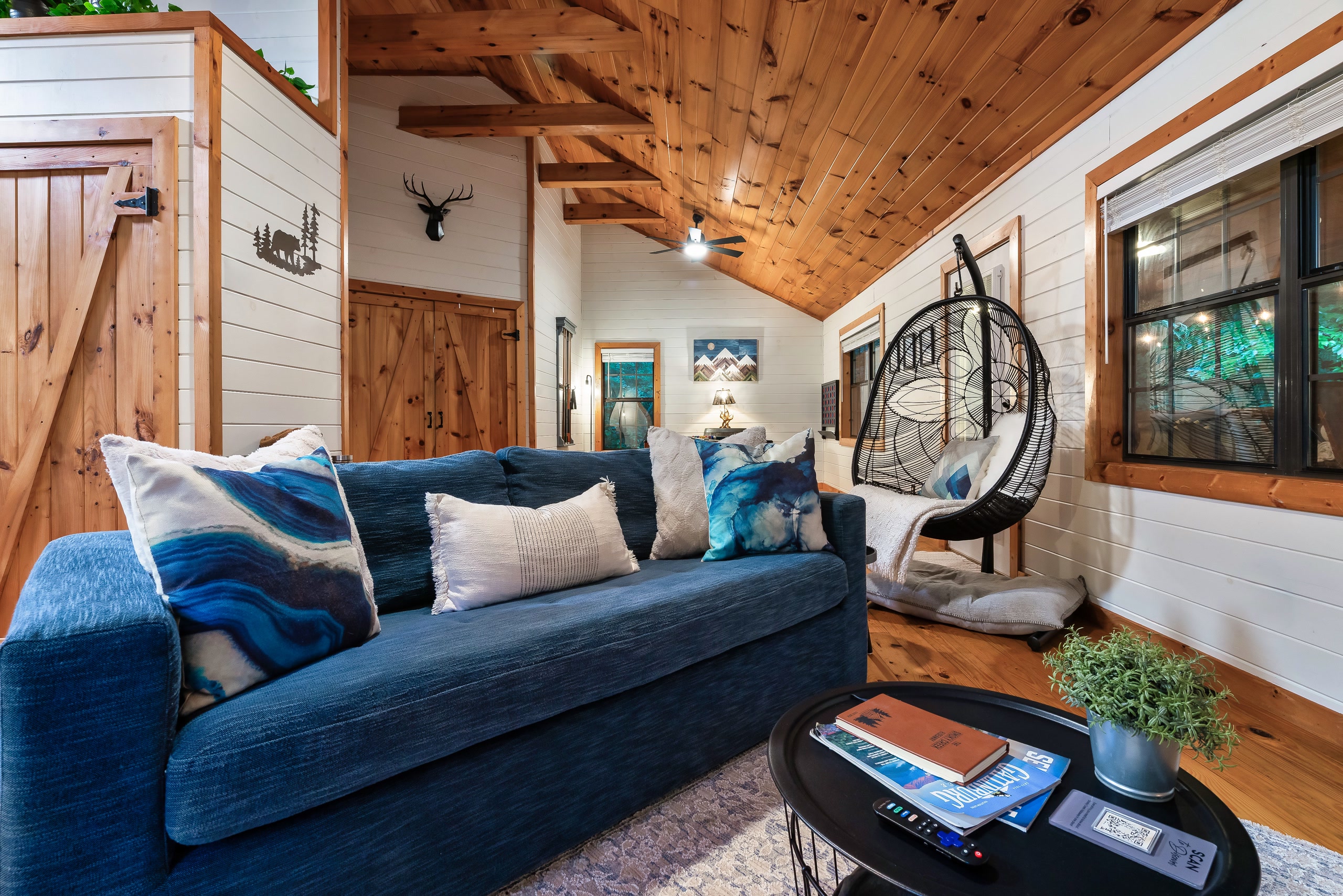 Smoky Creek Hideaway living room with teal sofa and rustic mountain decor