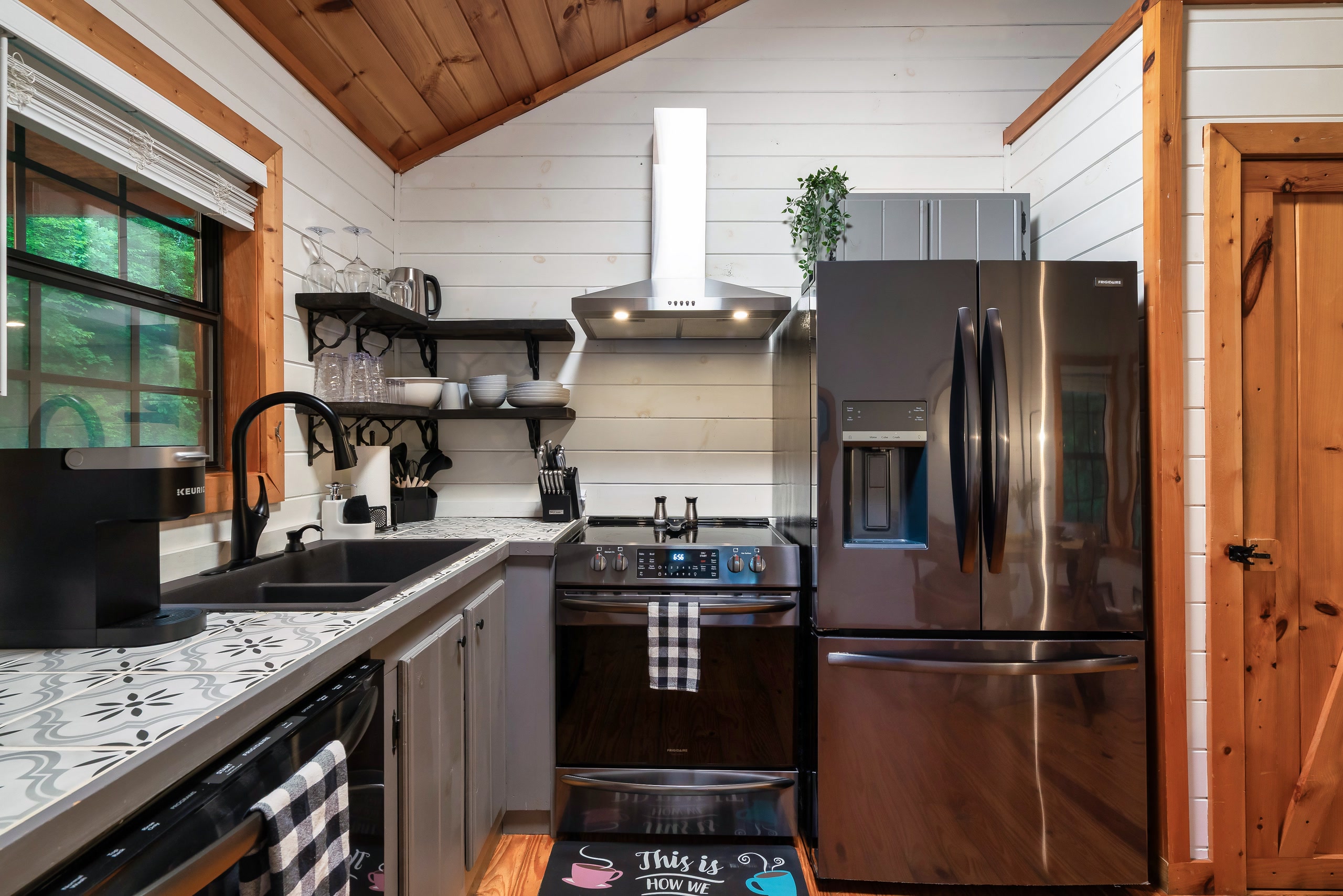 Gas range and open shelving in Smoky Creek Hideaway modern kitchen